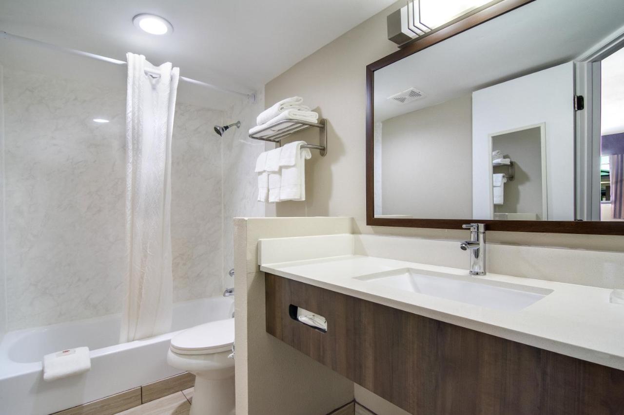The Townhouse Inn Highpoint Εξωτερικό φωτογραφία