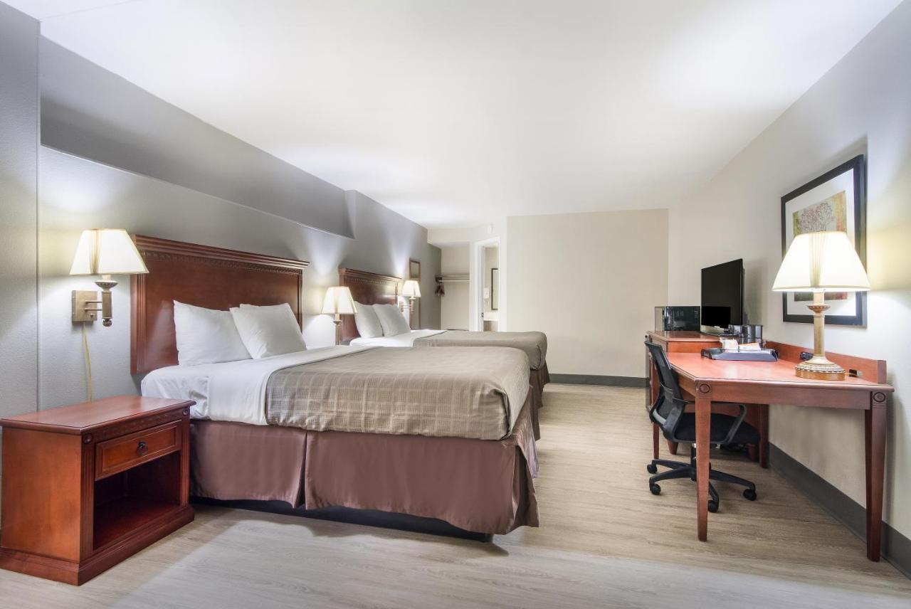 The Townhouse Inn Highpoint Εξωτερικό φωτογραφία