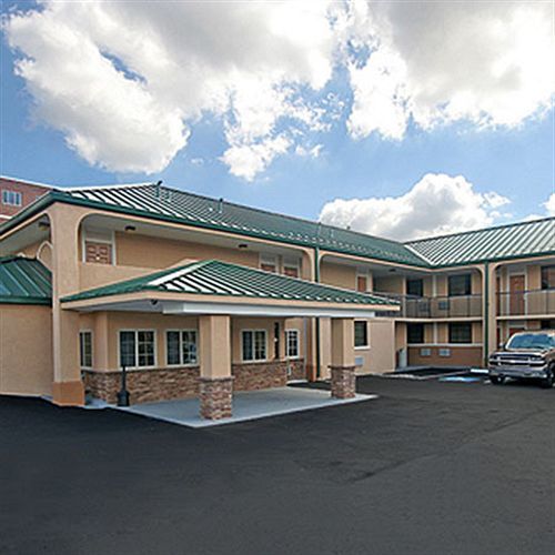 The Townhouse Inn Highpoint Εξωτερικό φωτογραφία