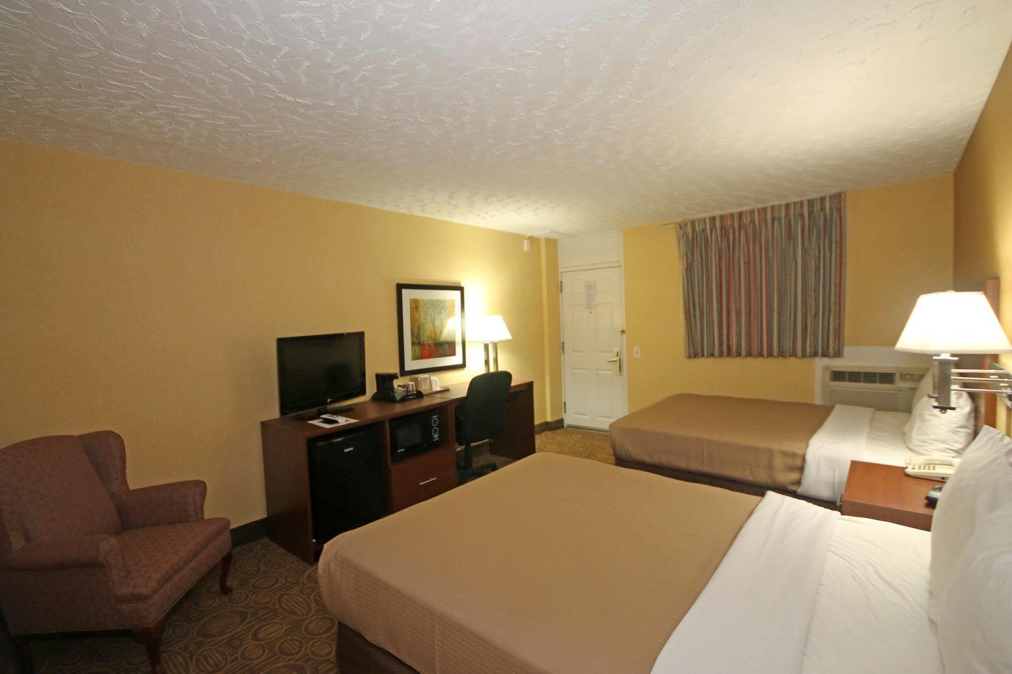 The Townhouse Inn Highpoint Εξωτερικό φωτογραφία