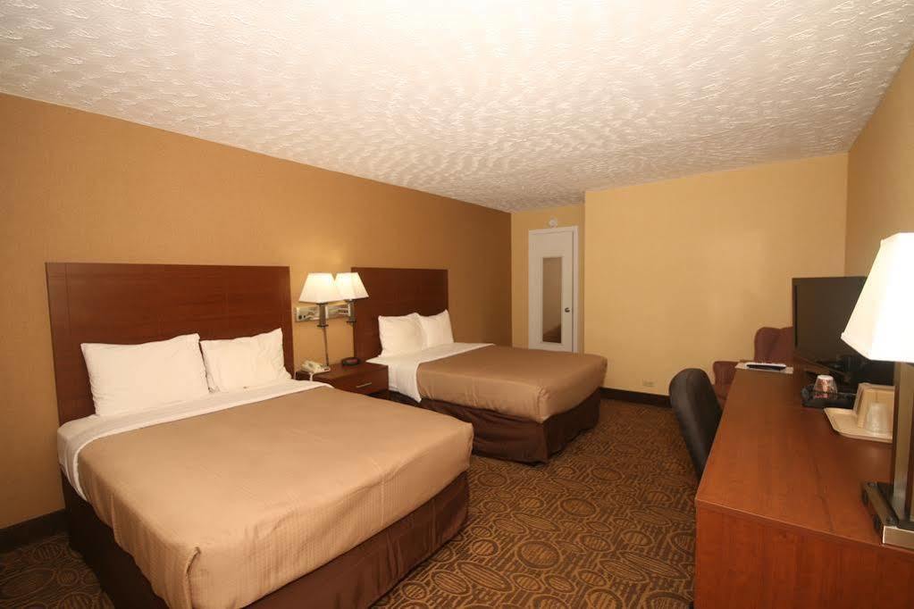 The Townhouse Inn Highpoint Εξωτερικό φωτογραφία