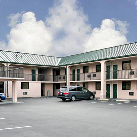 The Townhouse Inn Highpoint Εξωτερικό φωτογραφία